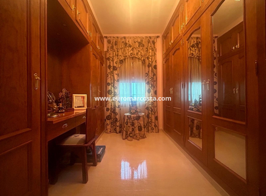 Sale - Villa - Orihuela Costa