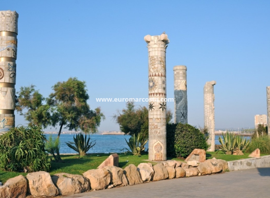 Objekte zum Wiederverkauf - Stadthaus - Torrevieja - TORREVIEJA