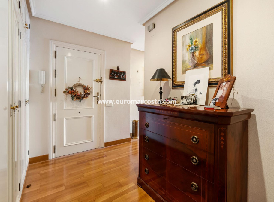 Sale - Apartment / flat - Torrevieja - TORREVIEJA