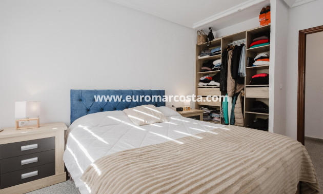 Sale - Apartment / flat - San Miguel de Salinas