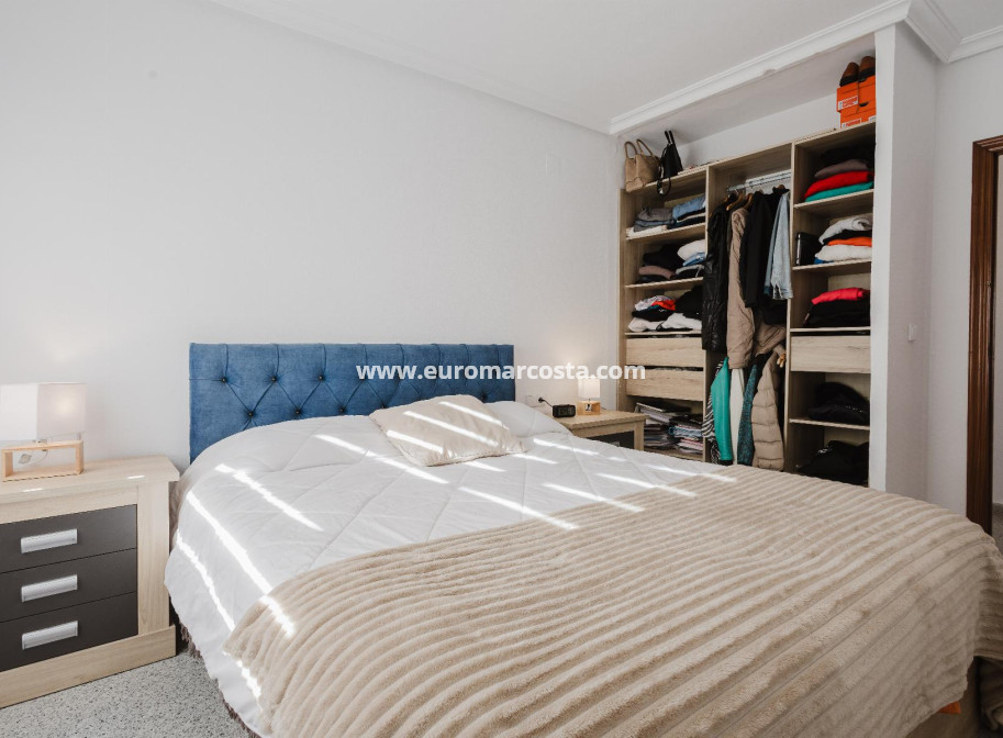 Sale - Apartment / flat - San Miguel de Salinas