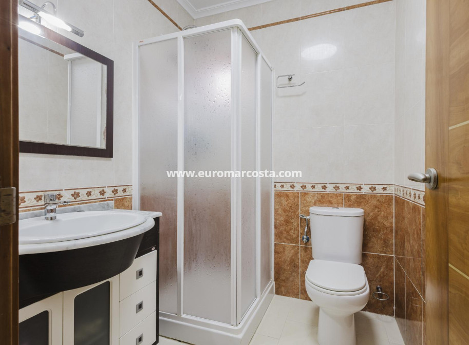 Objekte zum Wiederverkauf - Haus - Torrevieja - TORREVIEJA