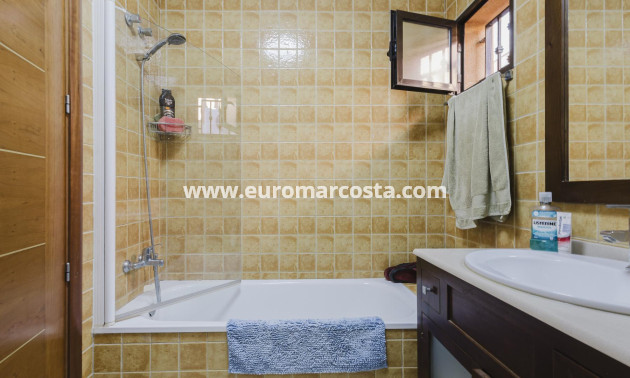 Objekte zum Wiederverkauf - Haus - Torrevieja - TORREVIEJA