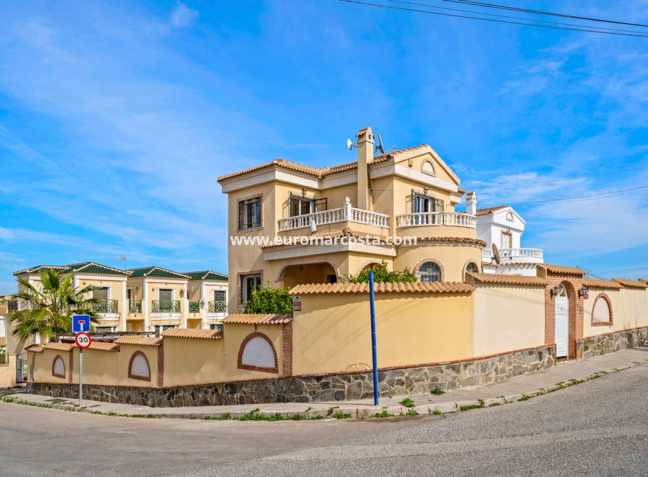 Venta - Villa - Orihuela Costa - Castillo de Don Juan
