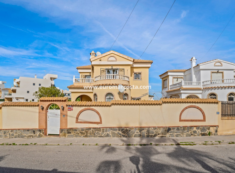 Venta - Villa - Orihuela Costa - Castillo de Don Juan