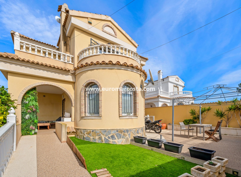 Venta - Villa - Orihuela Costa - Castillo de Don Juan