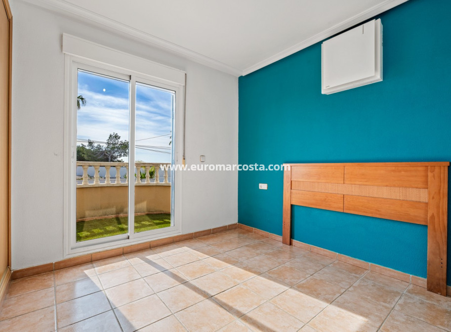 Venta - Villa - Orihuela Costa - Castillo de Don Juan