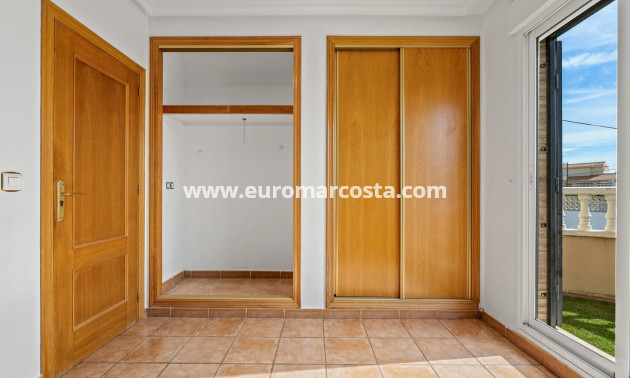 Venta - Villa - Orihuela Costa - Castillo de Don Juan