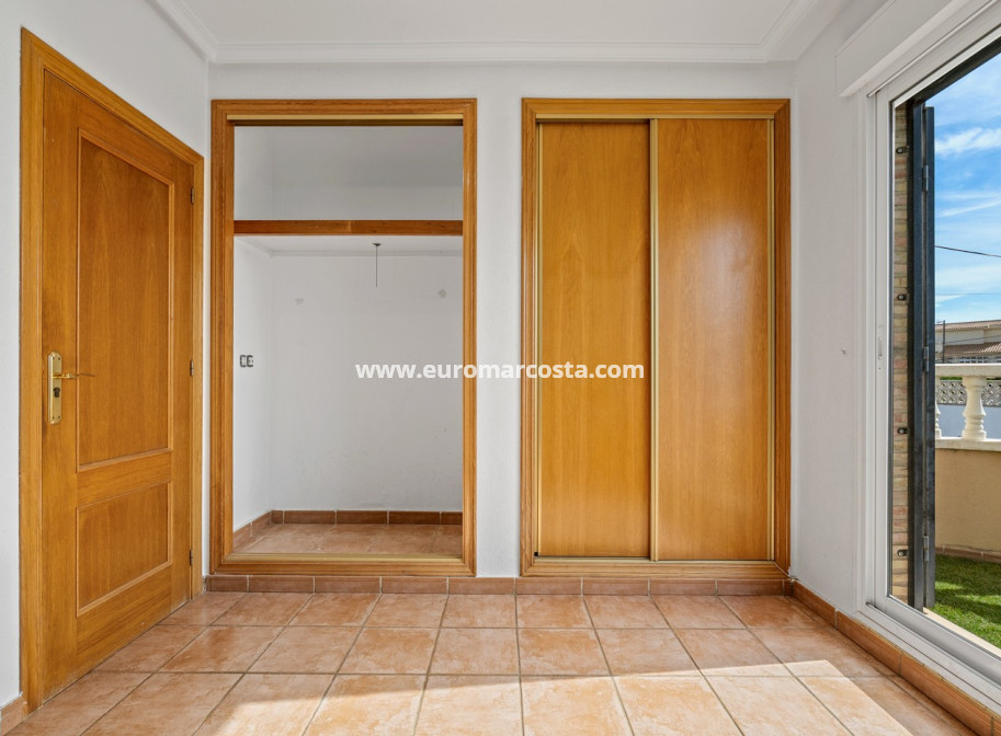 Venta - Villa - Orihuela Costa - Castillo de Don Juan