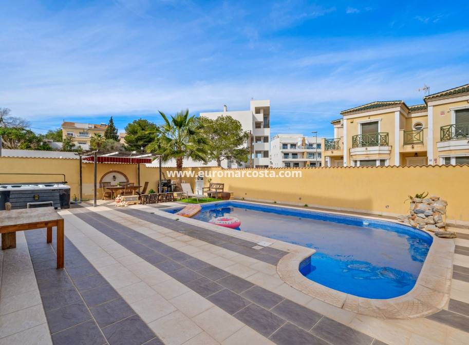 Venta - Villa - Orihuela Costa - Castillo de Don Juan