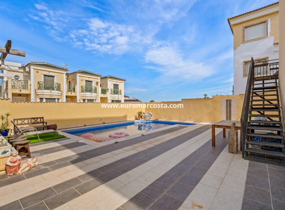 Venta - Villa - Orihuela Costa - Castillo de Don Juan