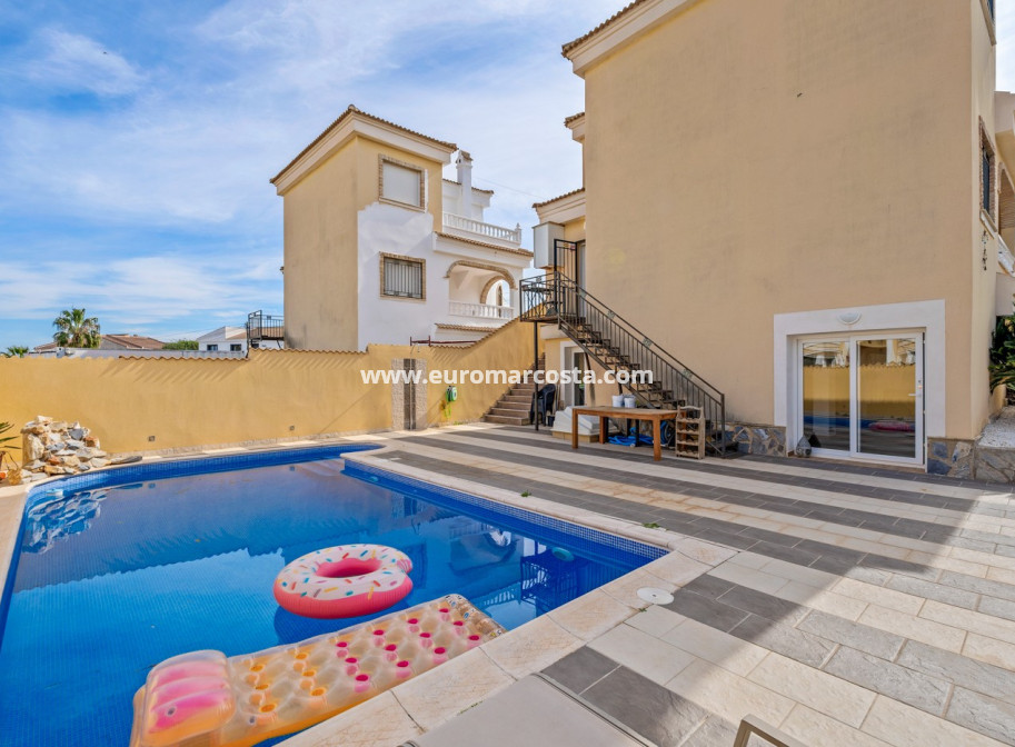 Venta - Villa - Orihuela Costa - Castillo de Don Juan