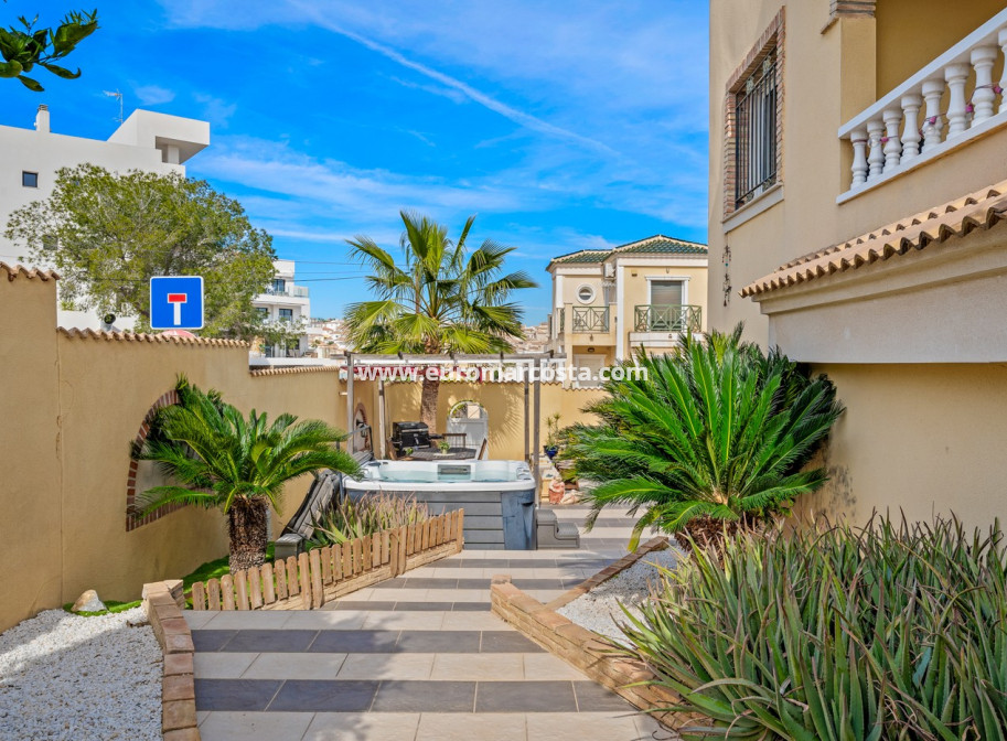 Venta - Villa - Orihuela Costa - Castillo de Don Juan