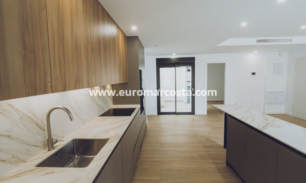 Neubauten - Penthouse - Redován