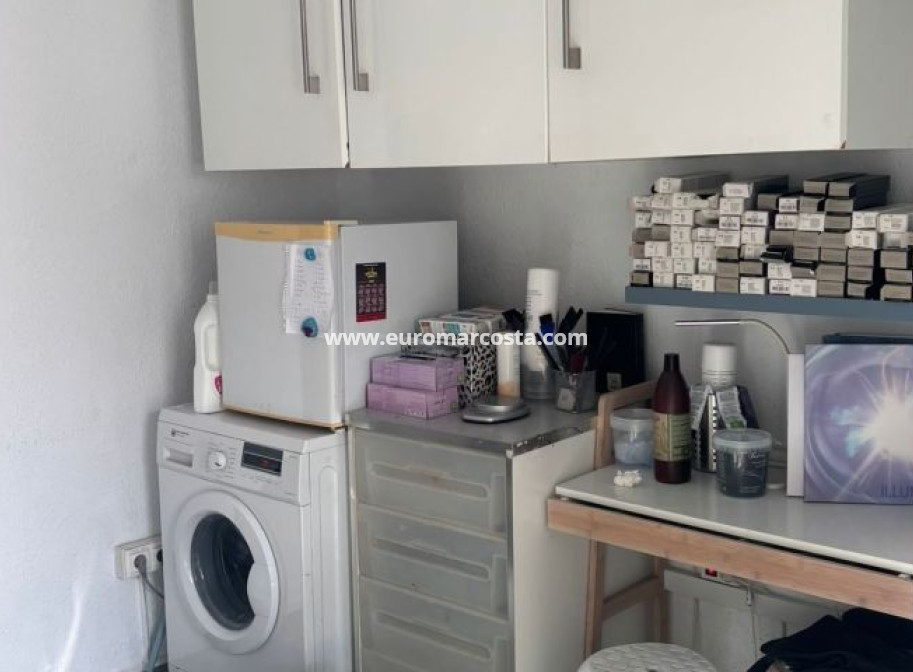 Objekte zum Wiederverkauf - Kommerziell - Orihuela Costa