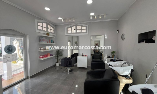 Objekte zum Wiederverkauf - Kommerziell - Orihuela Costa