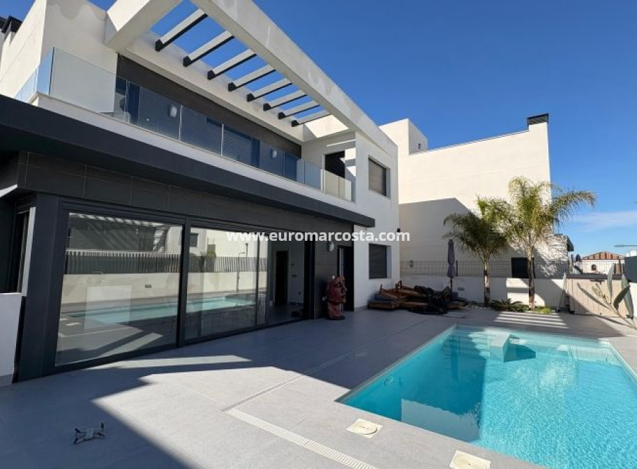 Venta - Villa - Algorfa