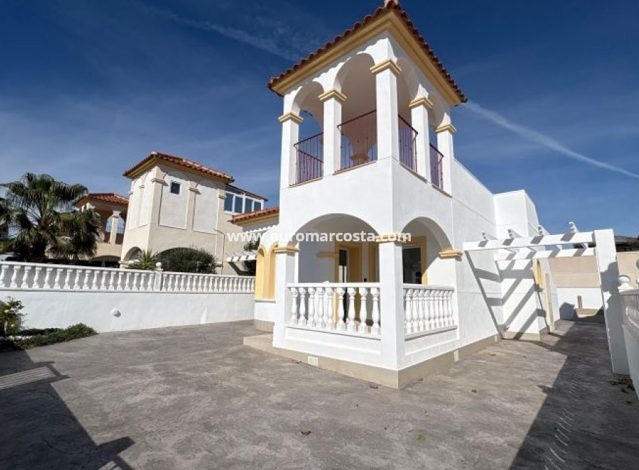 Venta - Villa - Algorfa