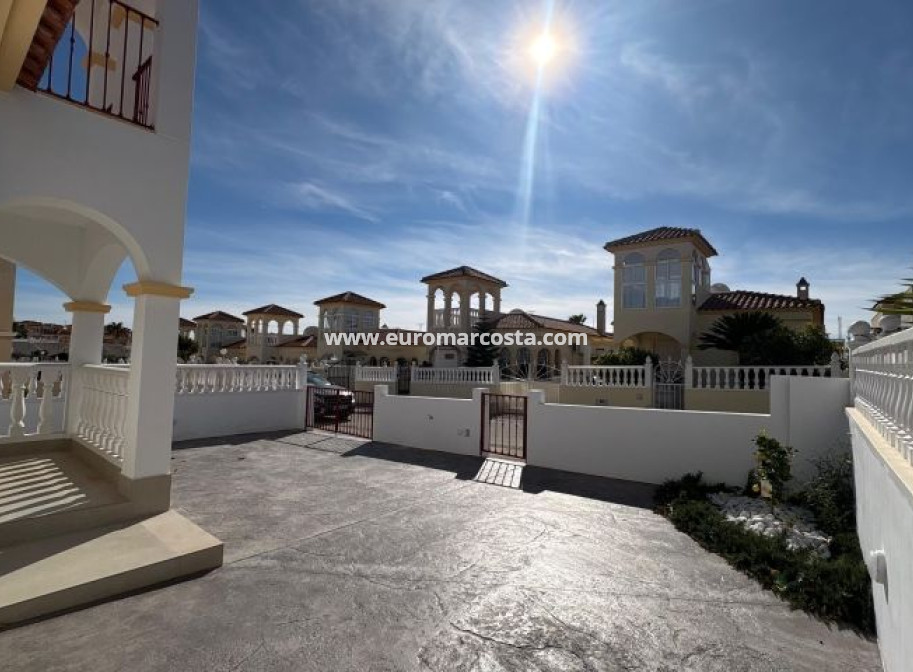 Venta - Villa - Algorfa