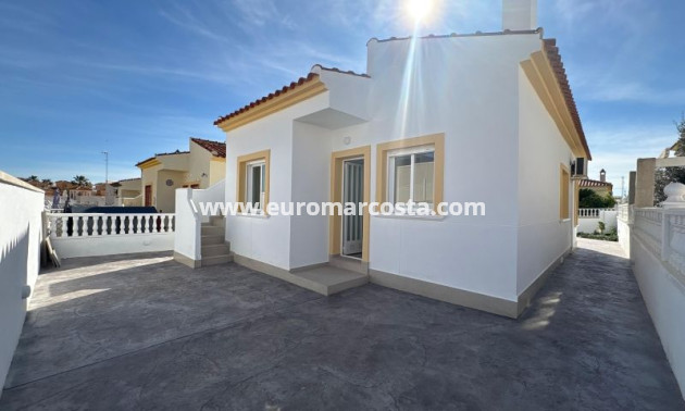 Venta - Villa - Algorfa
