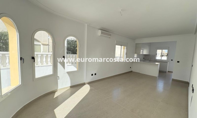 Venta - Villa - Algorfa