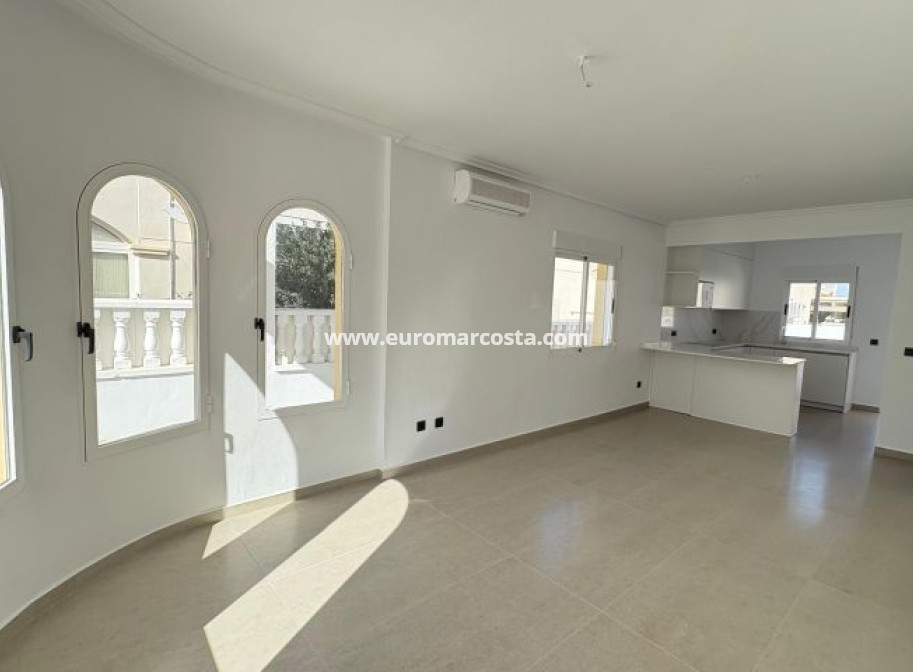 Venta - Villa - Algorfa