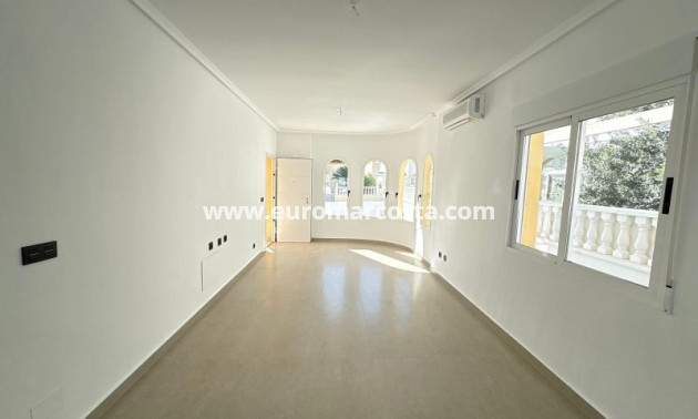 Venta - Villa - Algorfa