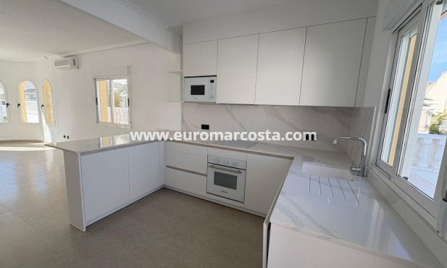 Venta - Villa - Algorfa