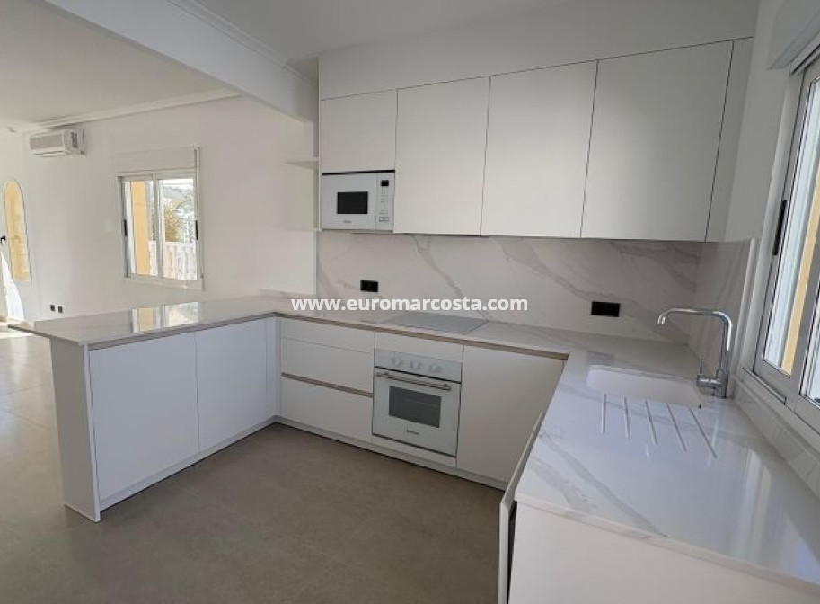 Venta - Villa - Algorfa