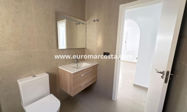 Venta - Villa - Algorfa