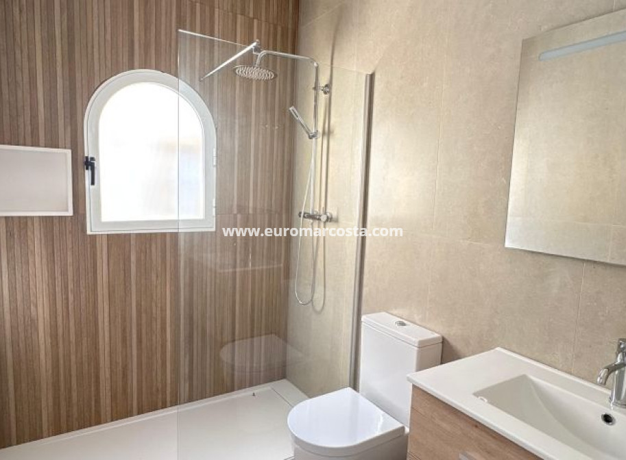 Venta - Villa - Algorfa