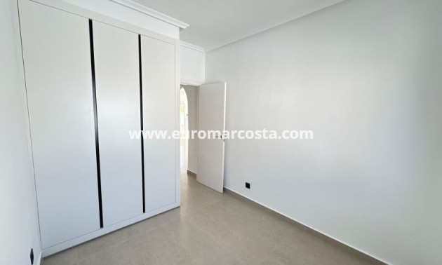 Venta - Villa - Algorfa