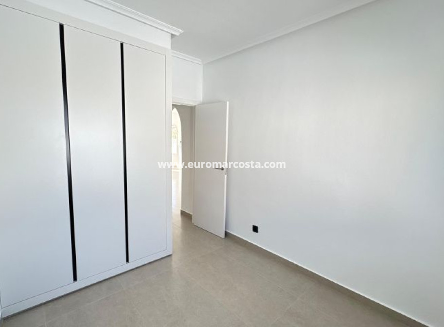 Venta - Villa - Algorfa