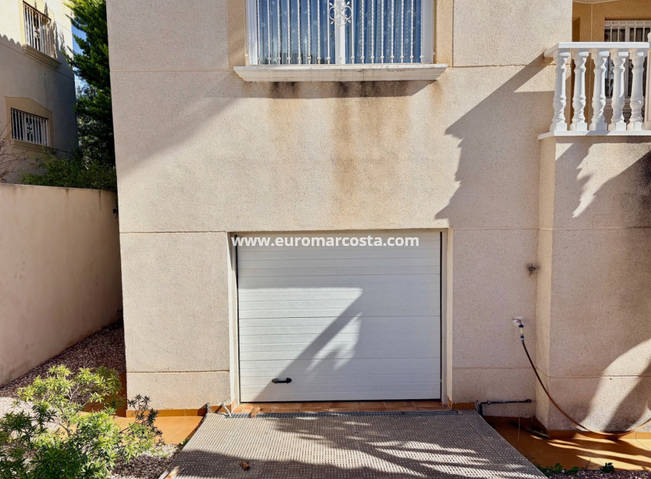 Objekte zum Wiederverkauf - Single Family Home - Orihuela Costa