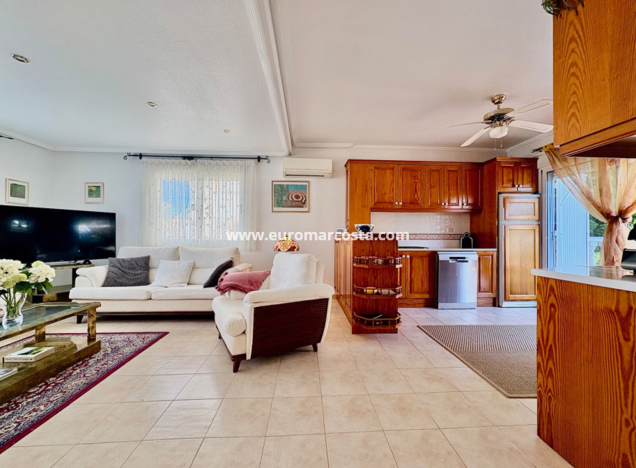 Objekte zum Wiederverkauf - Single Family Home - Orihuela Costa