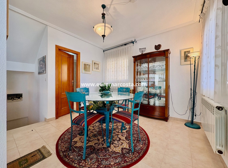 Objekte zum Wiederverkauf - Single Family Home - Orihuela Costa