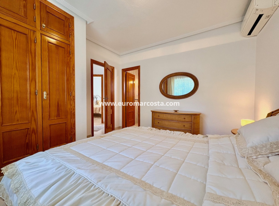 Objekte zum Wiederverkauf - Single Family Home - Orihuela Costa