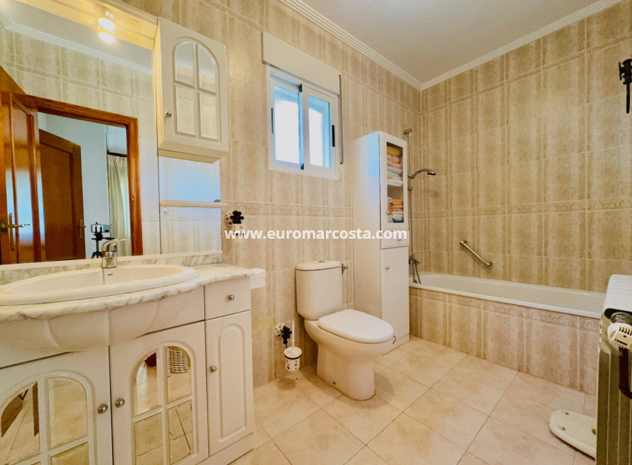 Objekte zum Wiederverkauf - Single Family Home - Orihuela Costa