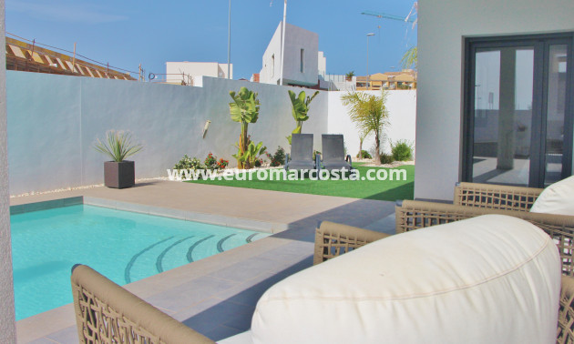 Neubauten - detached - Rafal