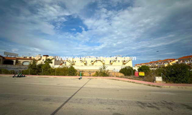 Sale - Plot / Land - Orihuela Costa