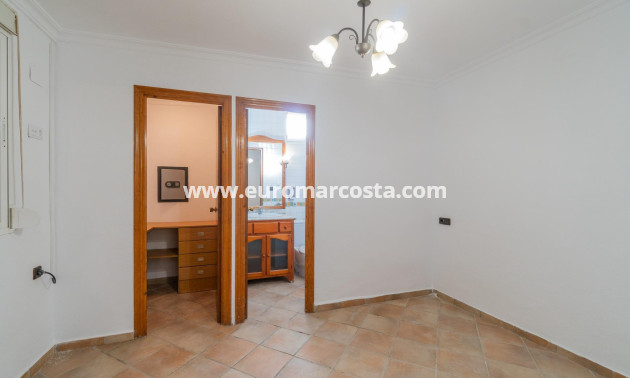 Sale - Villa - Torrevieja - TORREVIEJA