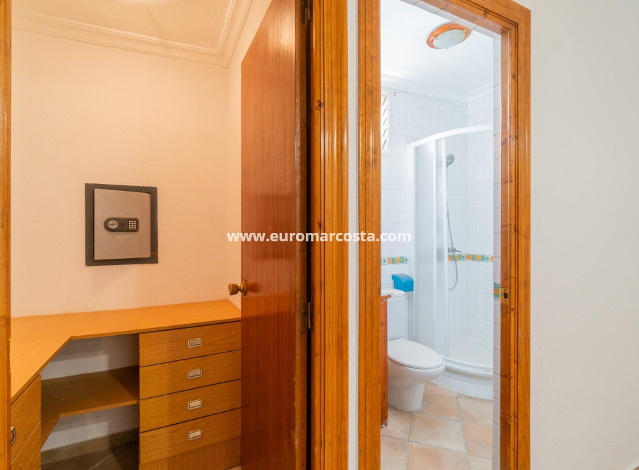 Sale - Villa - Torrevieja - TORREVIEJA