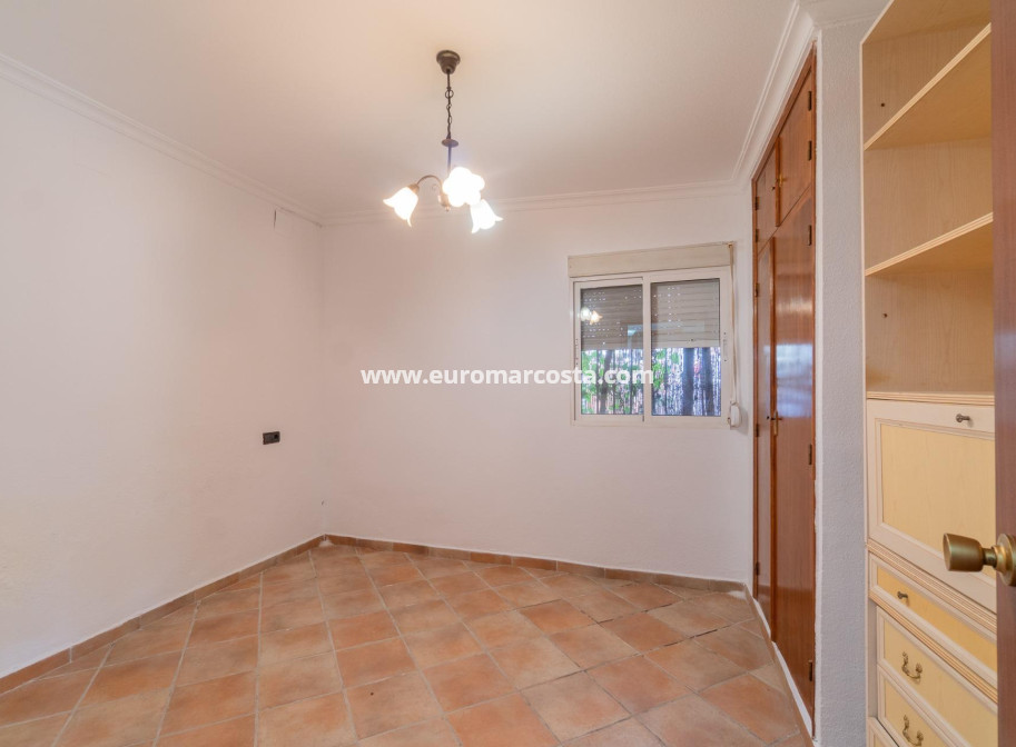 Sale - Villa - Torrevieja - TORREVIEJA