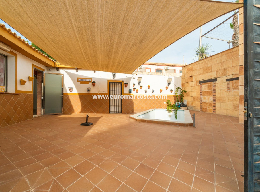 Sale - Villa - Torrevieja - TORREVIEJA