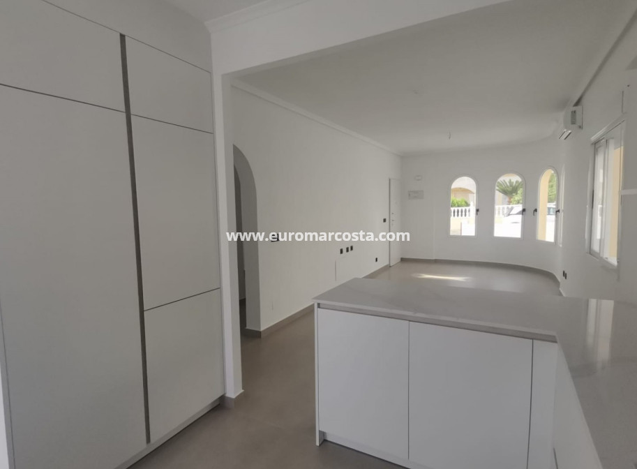 Venta - Villa Detached - Algorfa