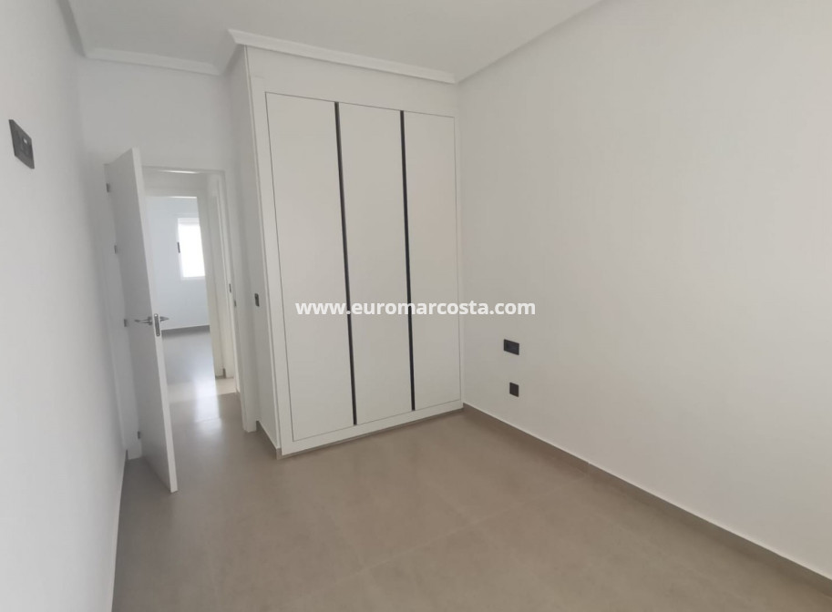 Venta - Villa Detached - Algorfa