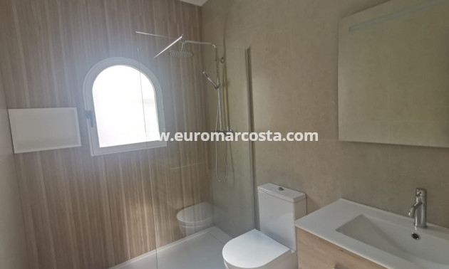 Venta - Villa Detached - Algorfa