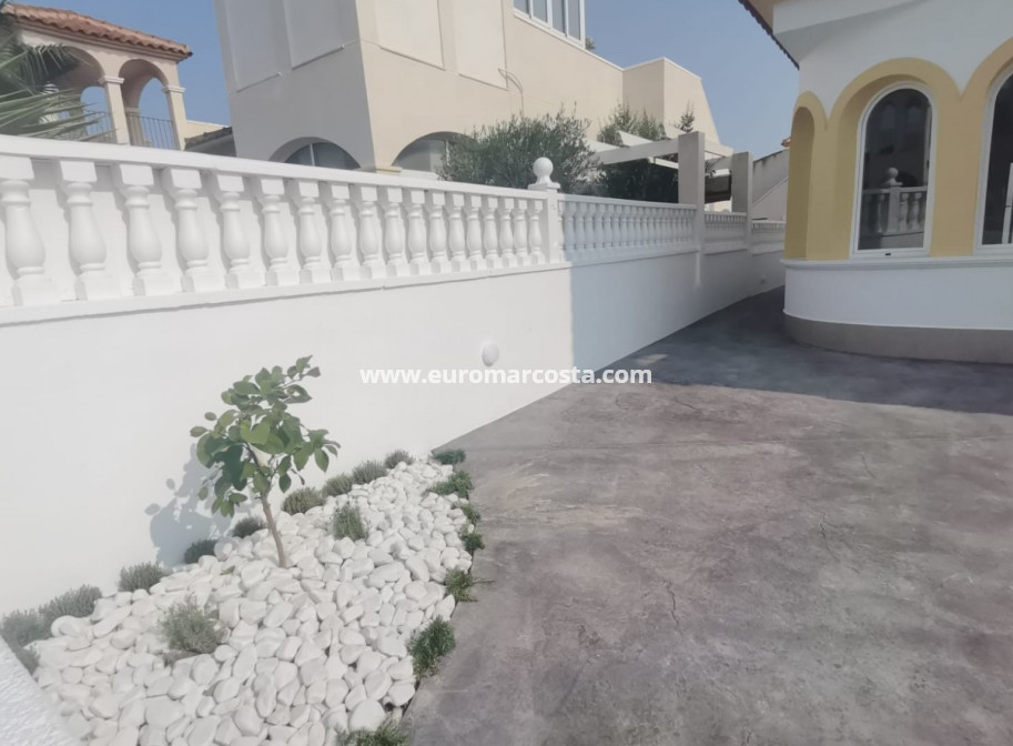 Venta - Villa Detached - Algorfa