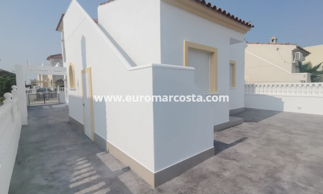 Venta - Villa Detached - Algorfa