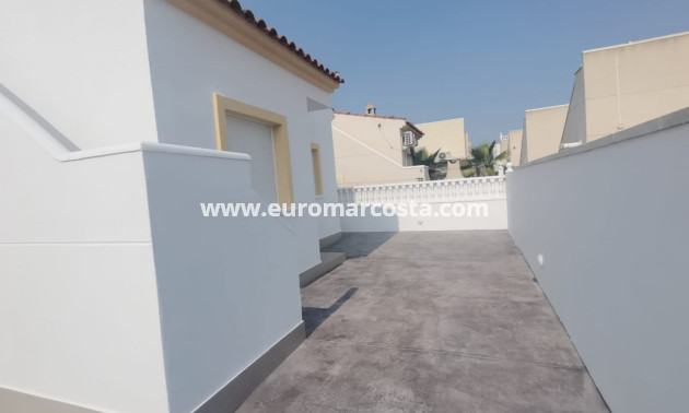 Venta - Villa Detached - Algorfa
